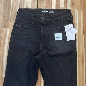 Old Navy Rockstar Super Skinny High Rise Ankle Length Black Distressed Size 2